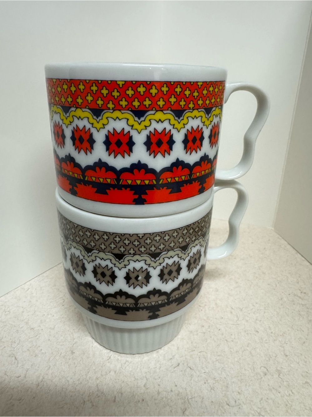 Vintage MCM stacking mugs with ribbed bottoms — Set of 2